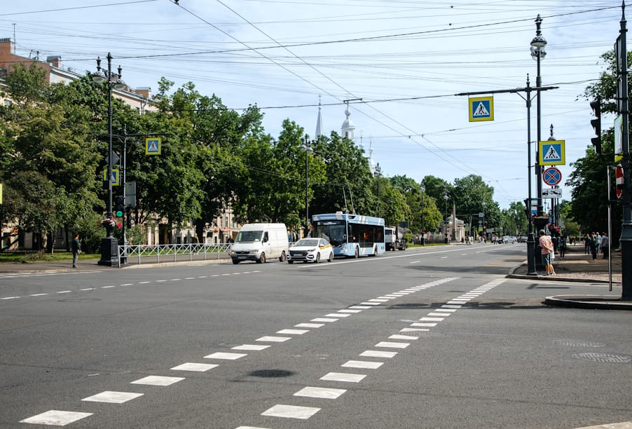 В Санкт-Петербурге обновили главную транспортную артерию Васильевского острова